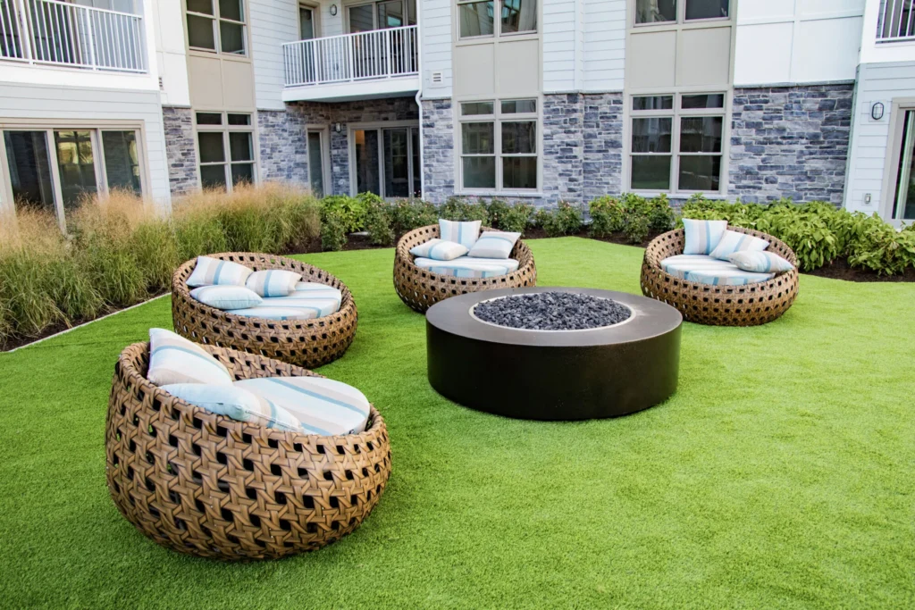 fire pit & lounge seating